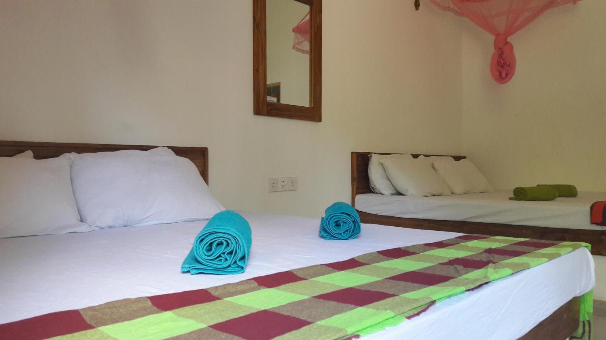 Share Safari&Homestay Udawalawe Exteriör bild