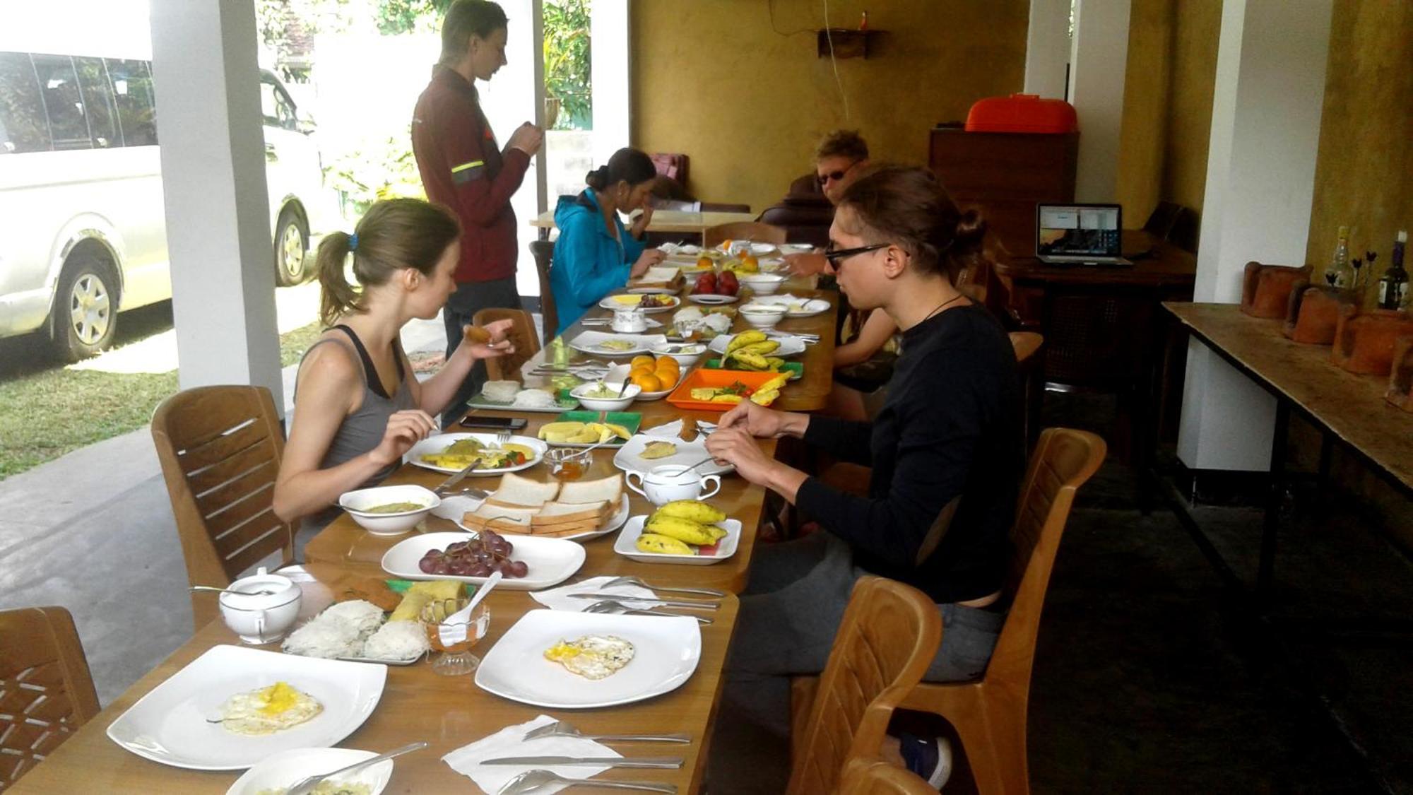 Share Safari&Homestay Udawalawe Exteriör bild