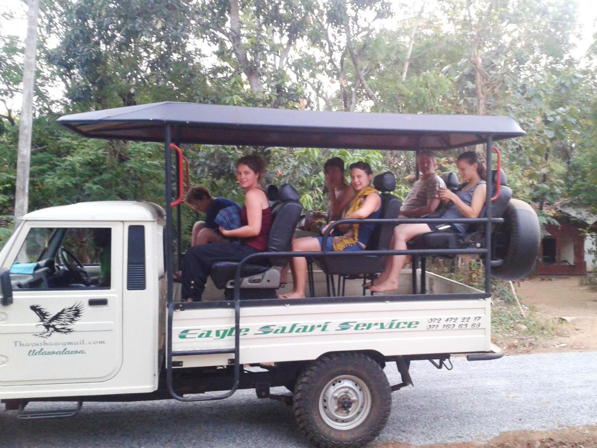 Share Safari&Homestay Udawalawe Exteriör bild