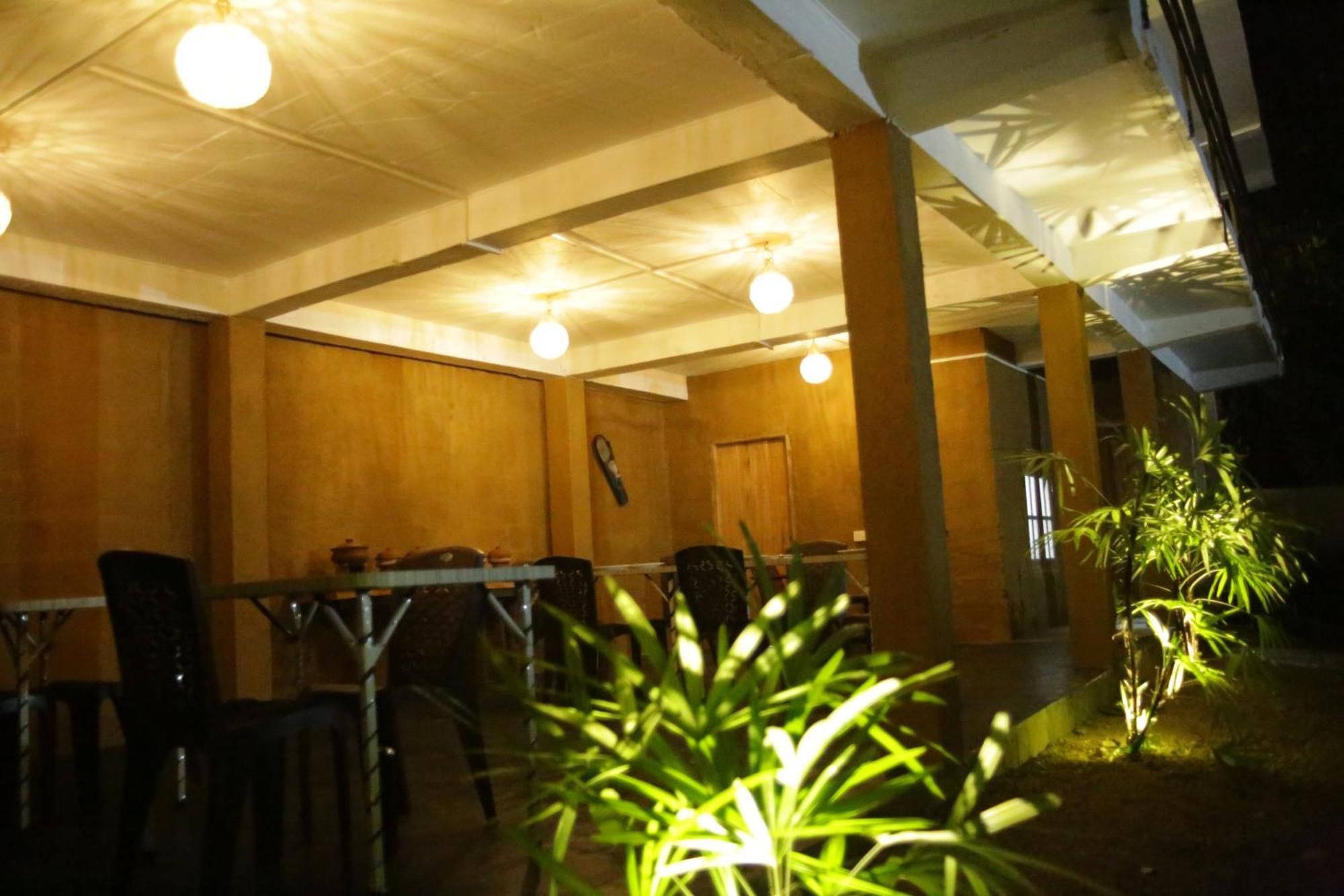 Share Safari&Homestay Udawalawe Exteriör bild