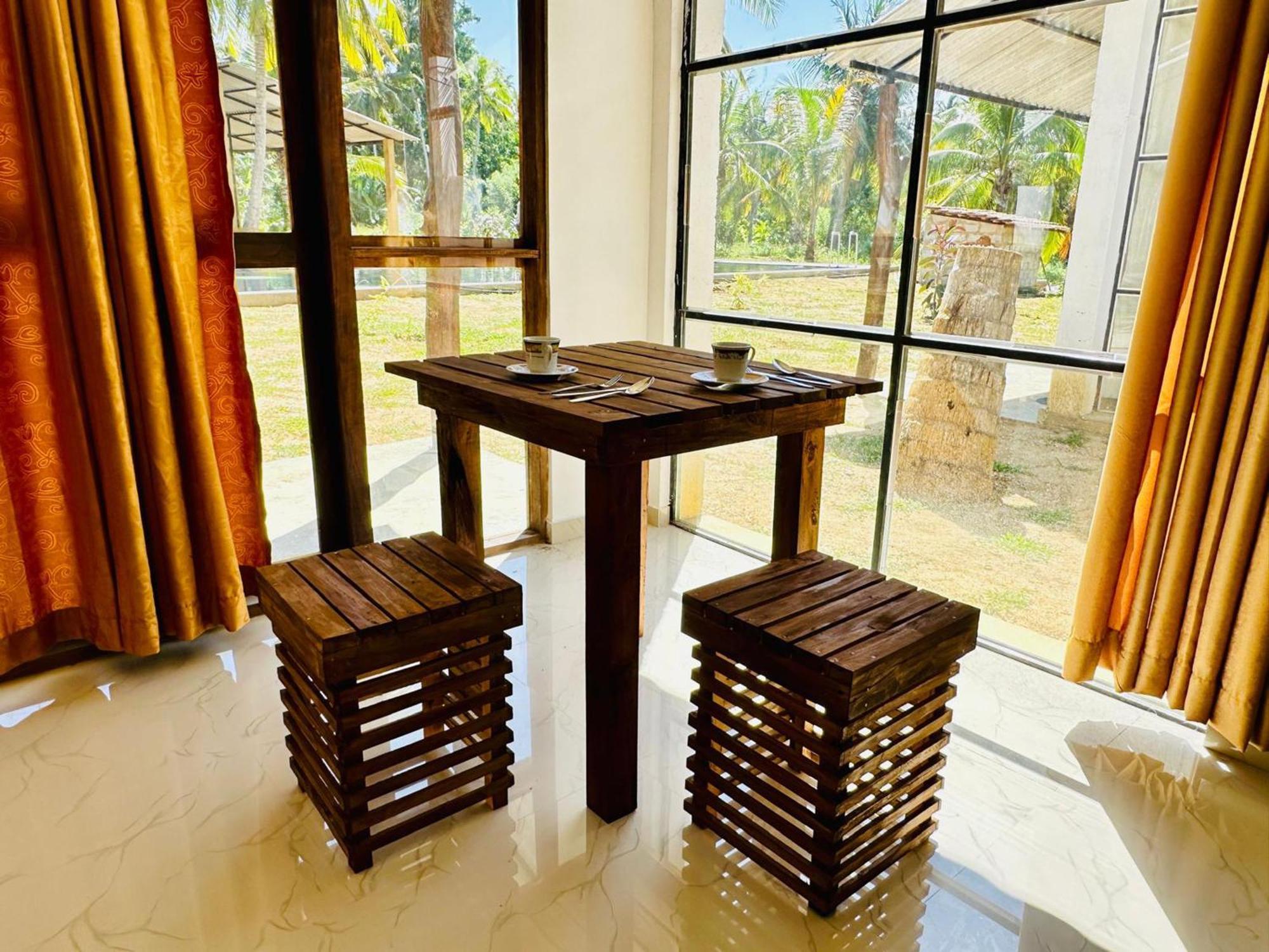 Share Safari&Homestay Udawalawe Exteriör bild