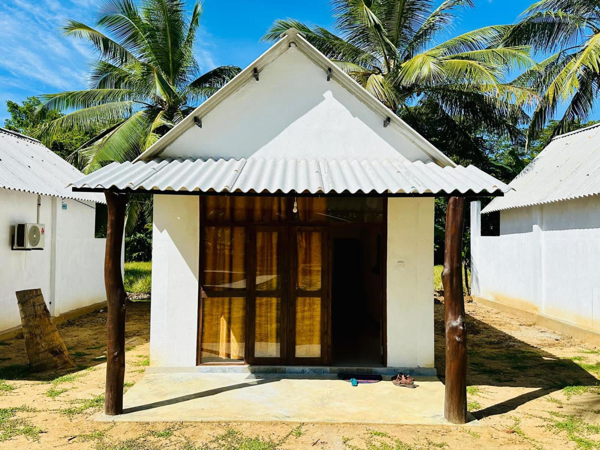Share Safari&Homestay Udawalawe Exteriör bild
