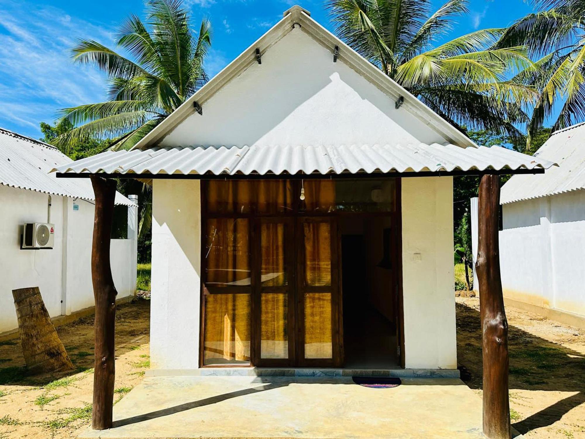 Share Safari&Homestay Udawalawe Exteriör bild